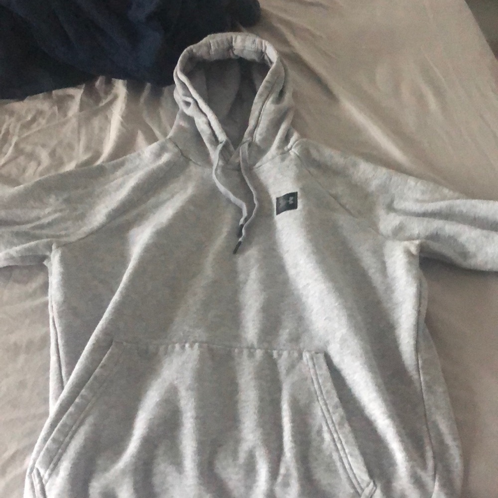 Men’s Gray Under Armor sweatshirt